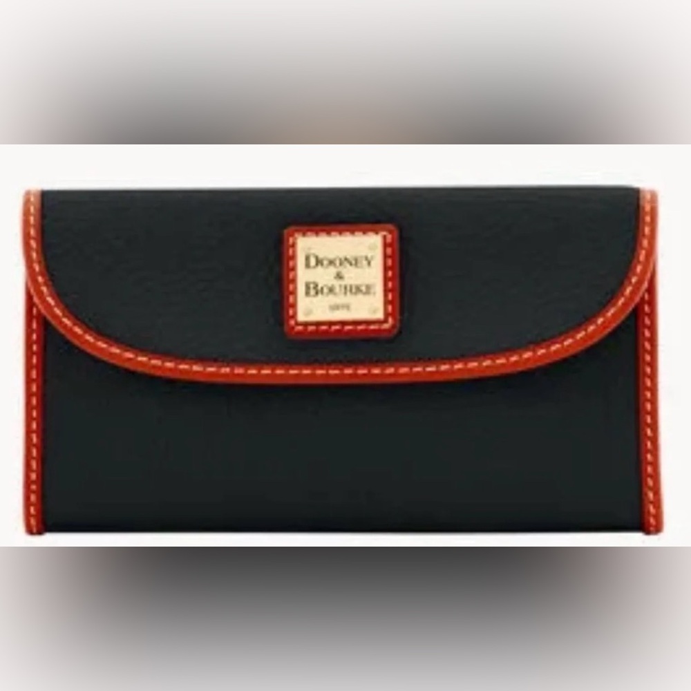 279. NWT Dooney & Bourke Continental Clutch In Black Pebble Grain Leather